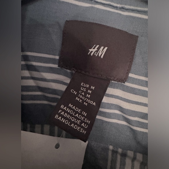 H&M men’s short sleeve button up shirt - Picture 2 of 2